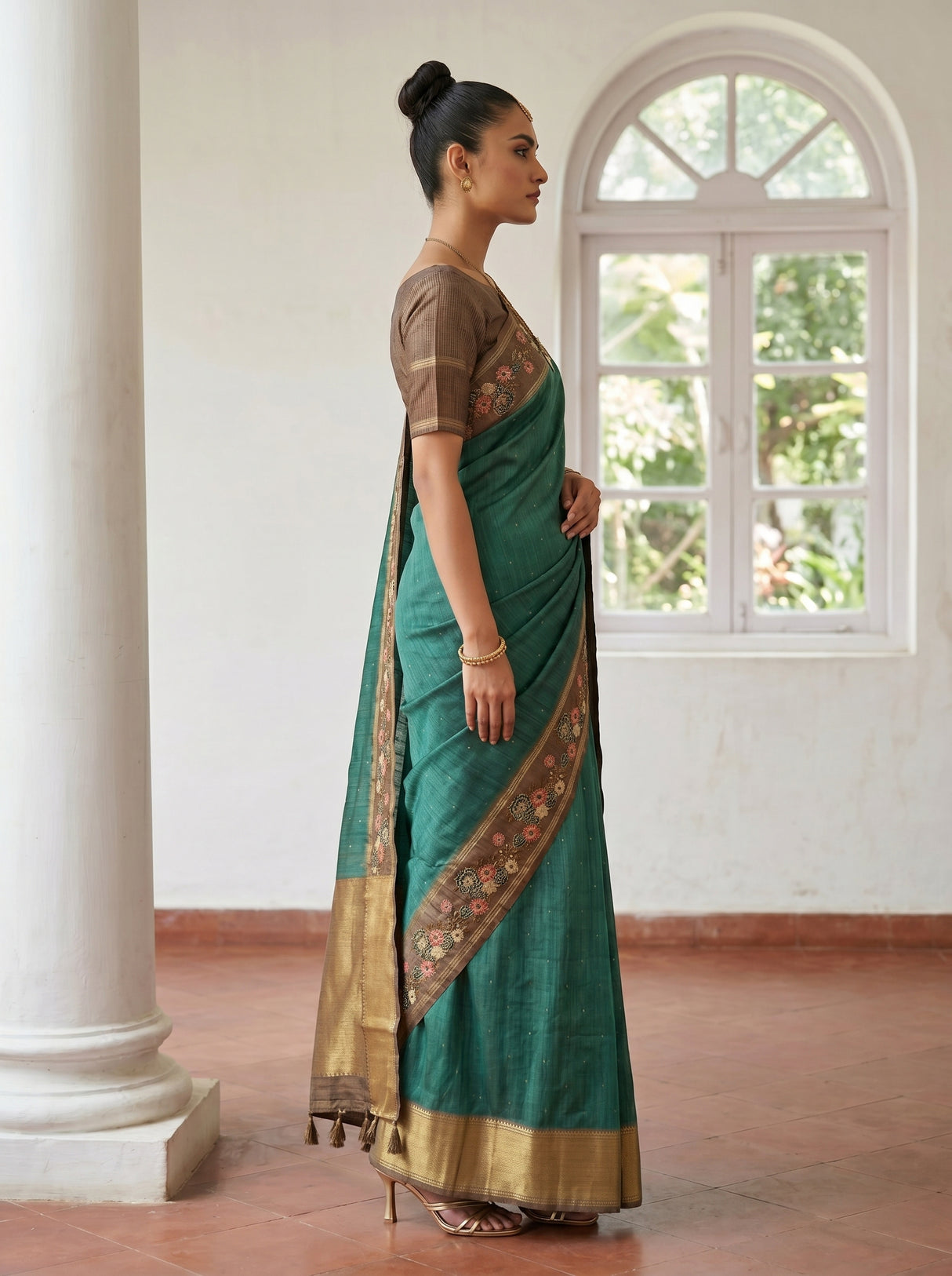 MIMOSA Saree Saree — pose 3 styling detail