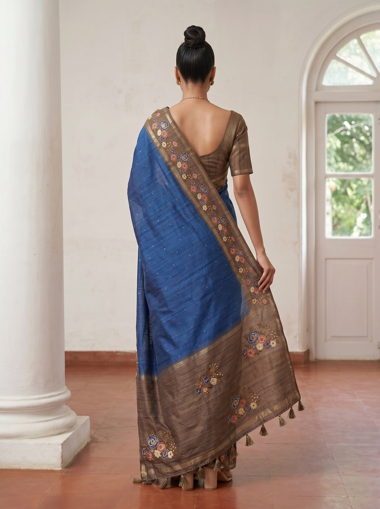 MIMOSA Saree Saree — pose 2 styling detail