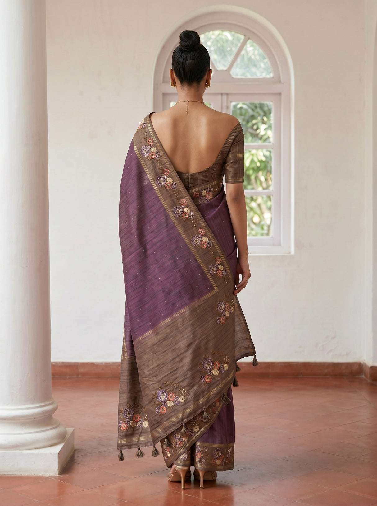 MIMOSA Saree Saree — pose 2 styling detail