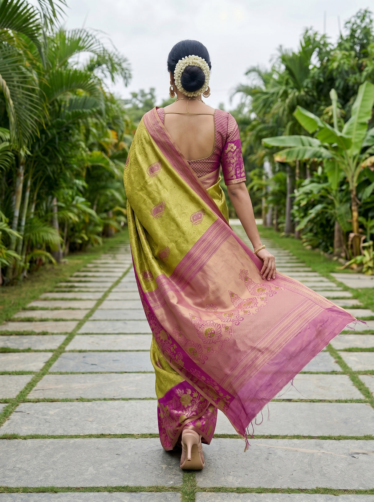 MIMOSA Saree Saree — pose 2 styling detail
