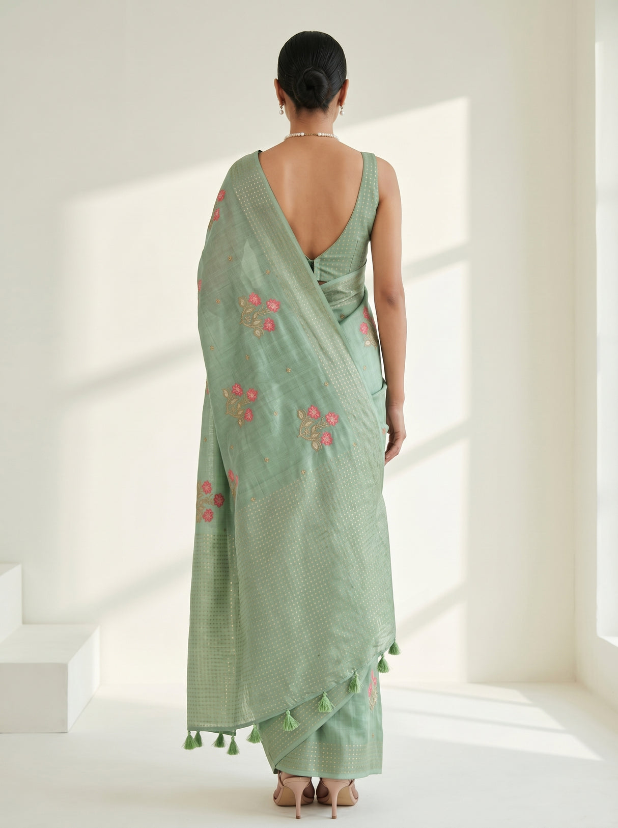 MIMOSA Saree Saree — pose 2 styling detail