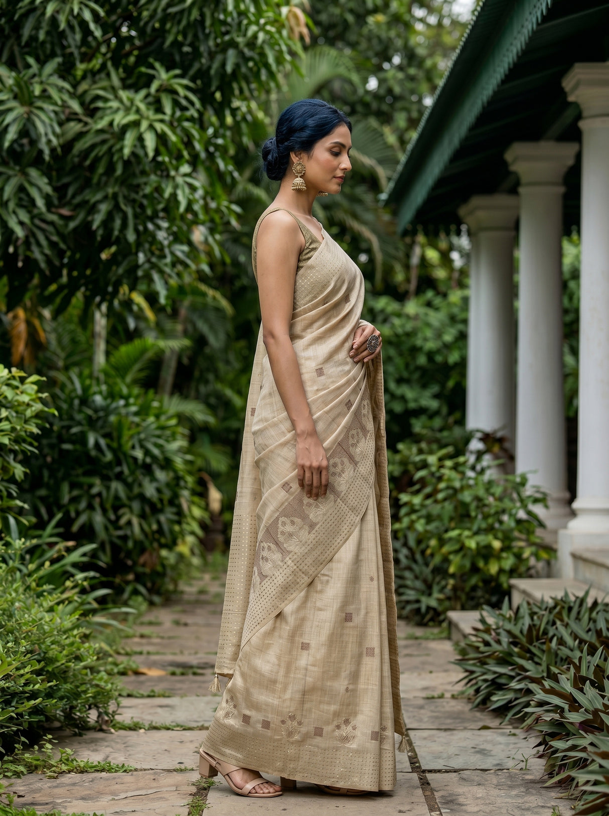 MIMOSA Tussar Saree Saree — pose 3 styling detail