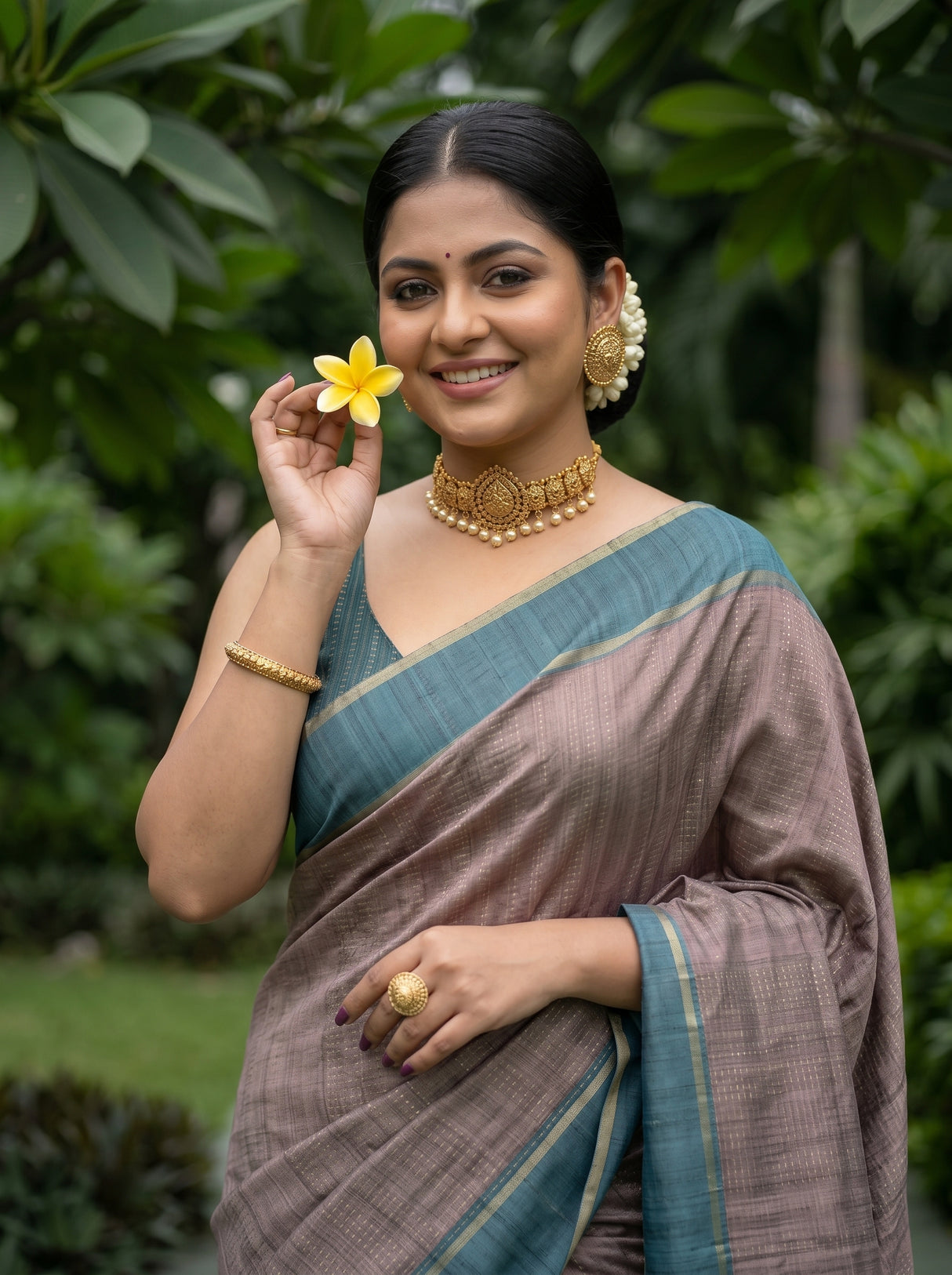 MIMOSA Saree Saree — pose 10 styling detail