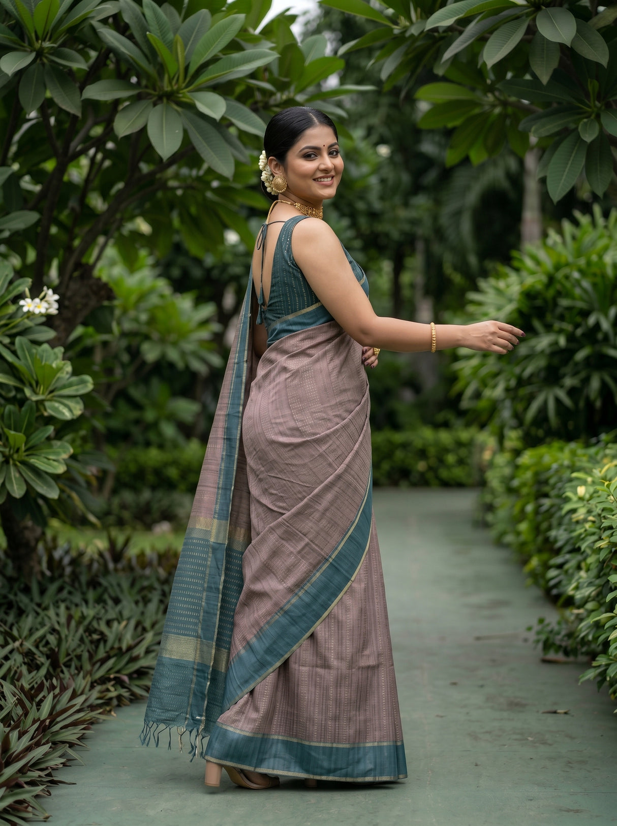 MIMOSA Saree Saree — pose 7 styling detail