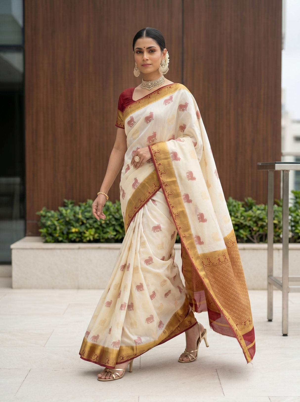 MIMOSA White Kanjivaram Saree — pose 6 styling detail
