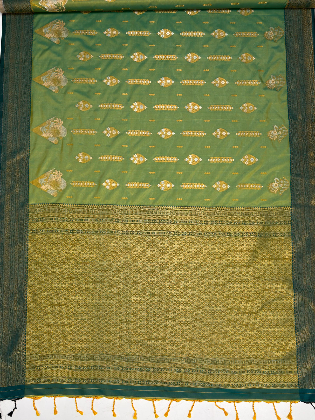 MIMOSA Green Saree Saree — pallu and zari work detail