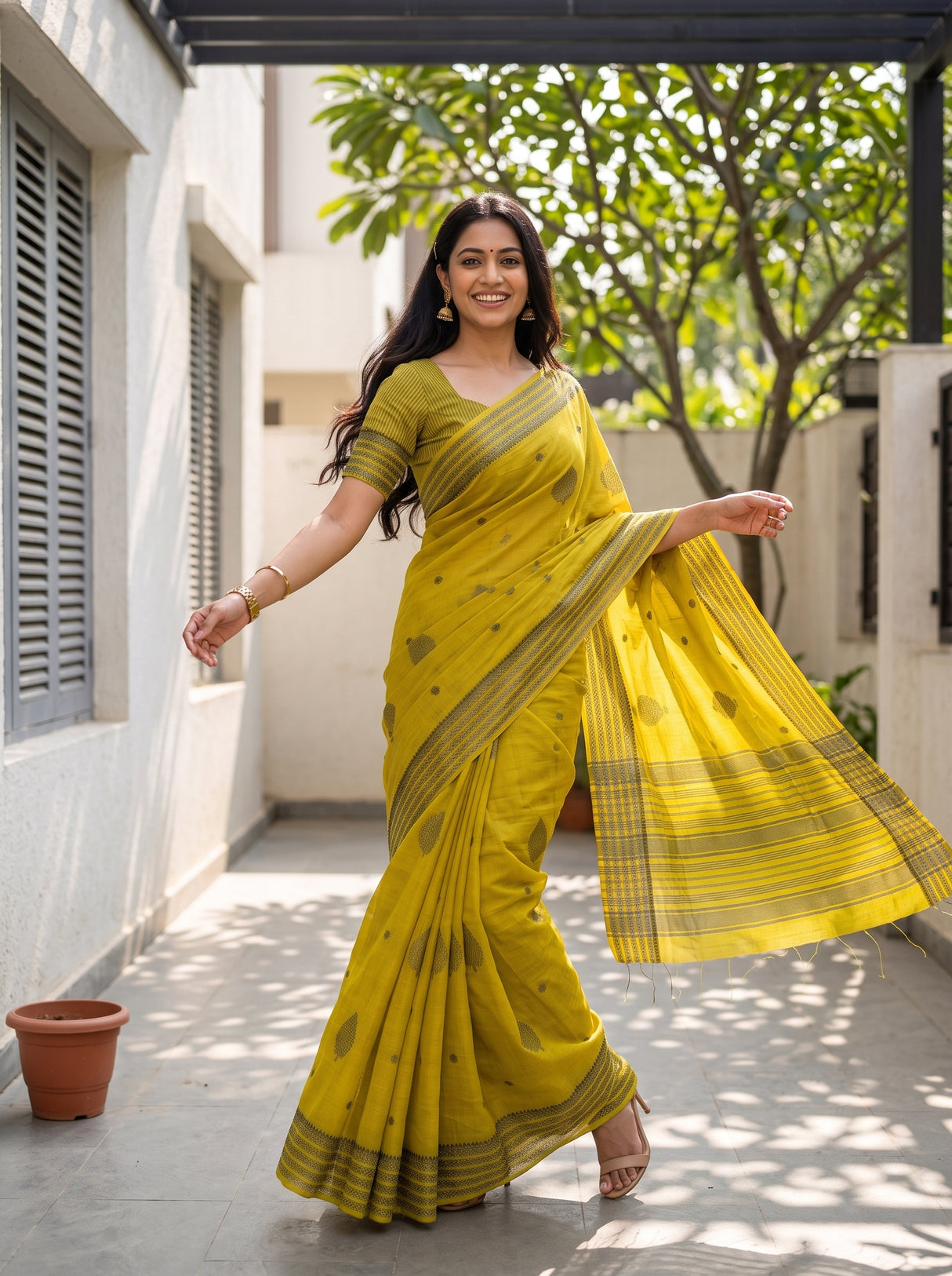 MIMOSA Lemon Banarasi tusser Saree — close-up of border
