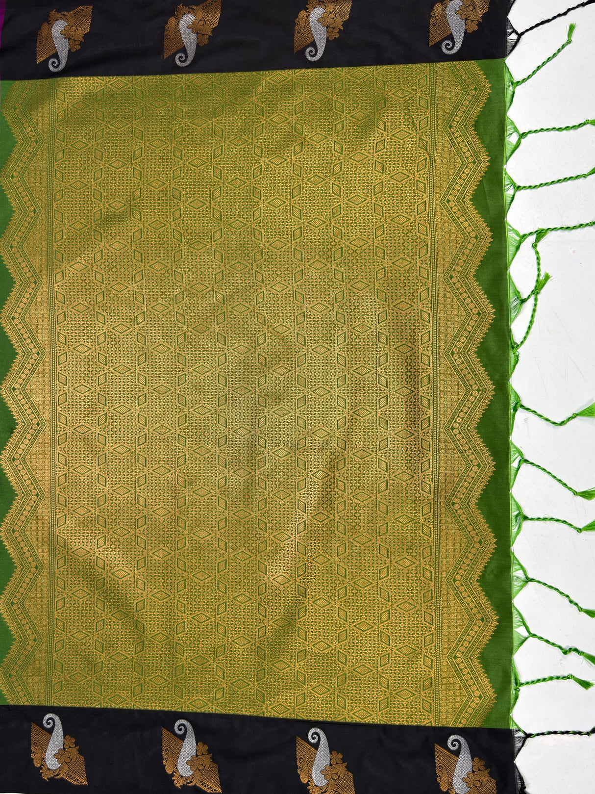 MIMOSA Magenta Saree Saree — pallu and zari work detail