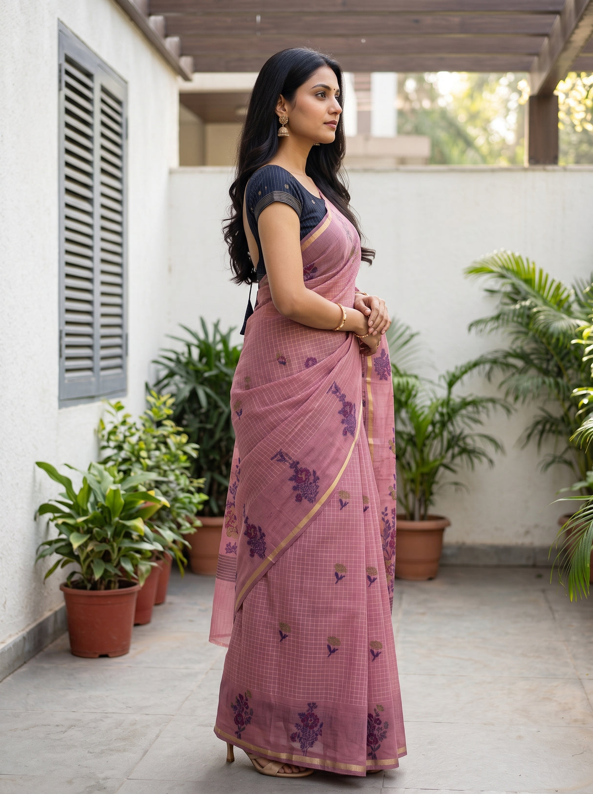 MIMOSA Saree Saree — pose 3 styling detail