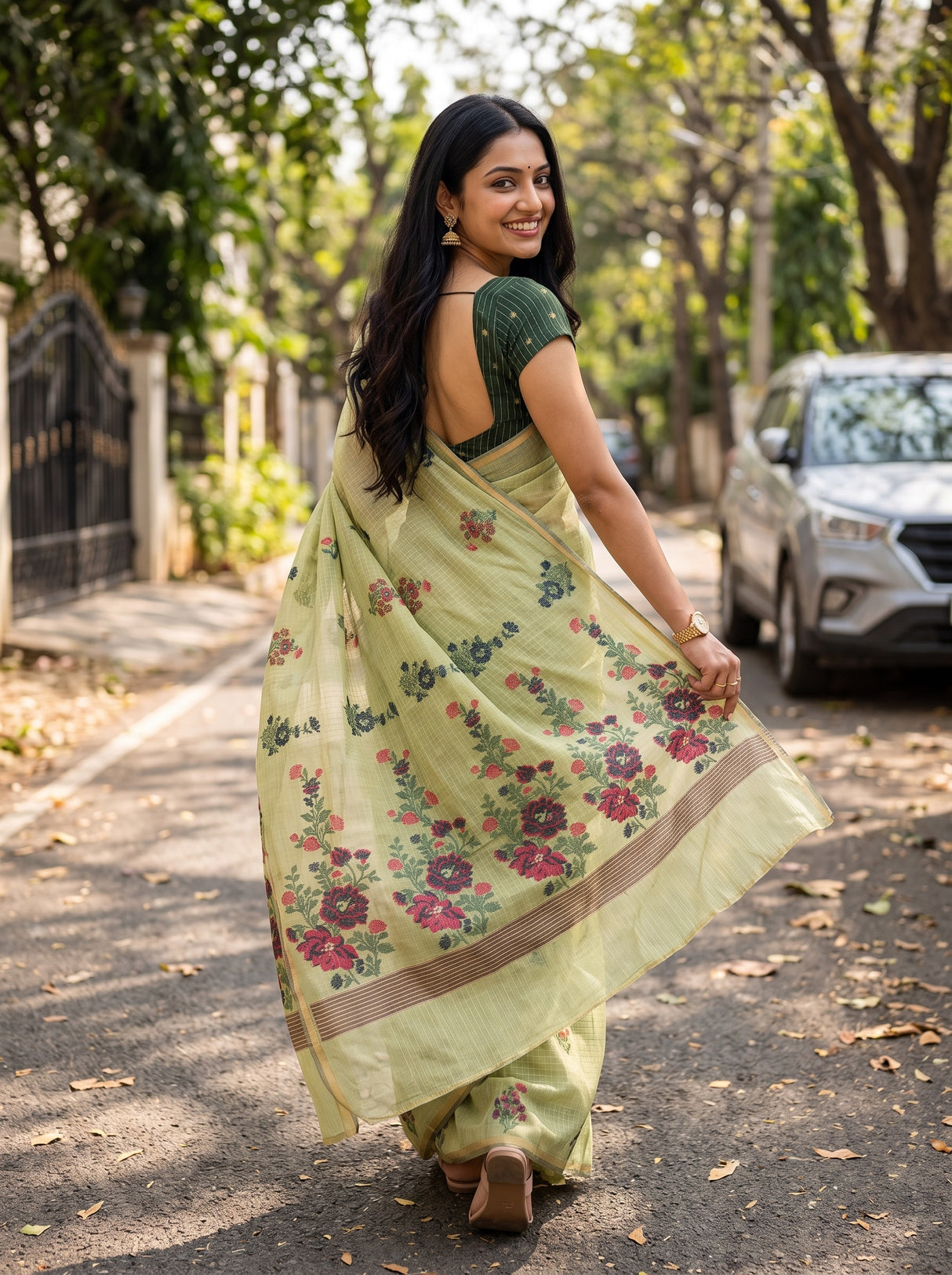MIMOSA Saree Saree — pose 2 styling detail