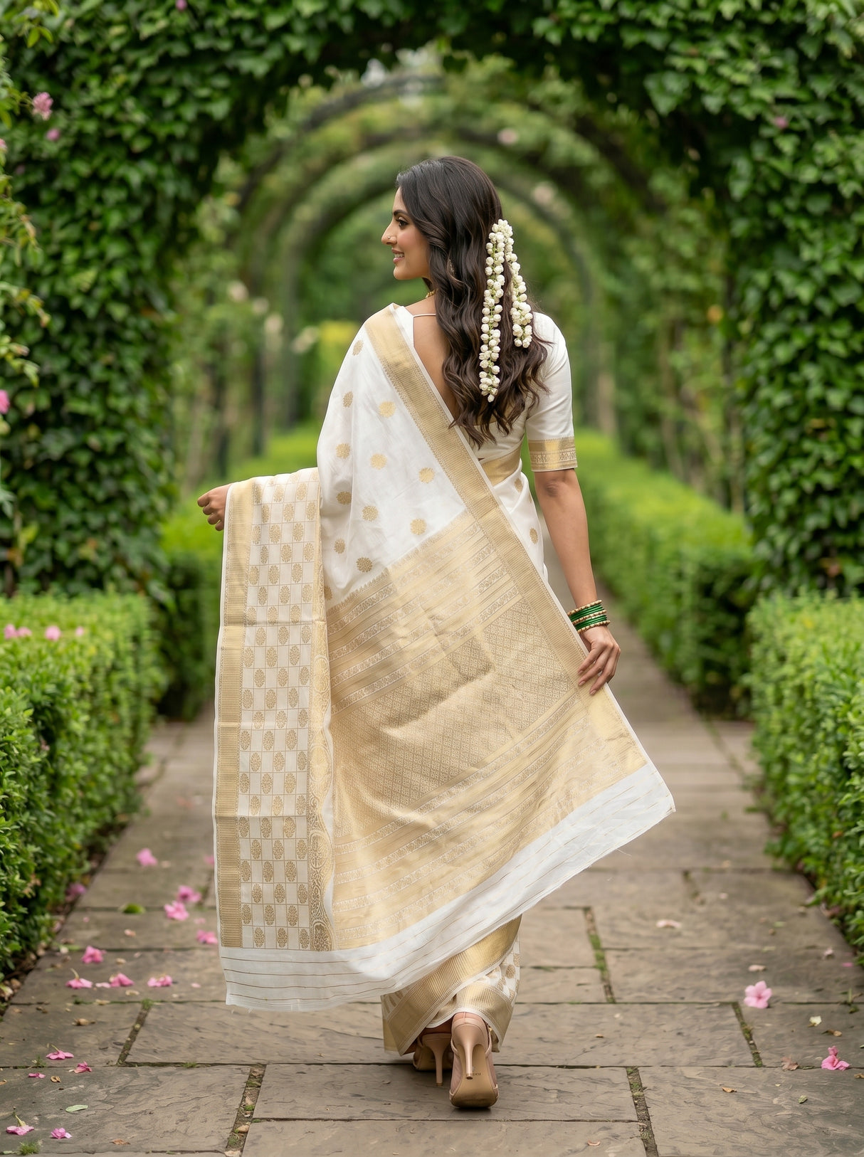 MIMOSA Saree Saree — pose 2 styling detail