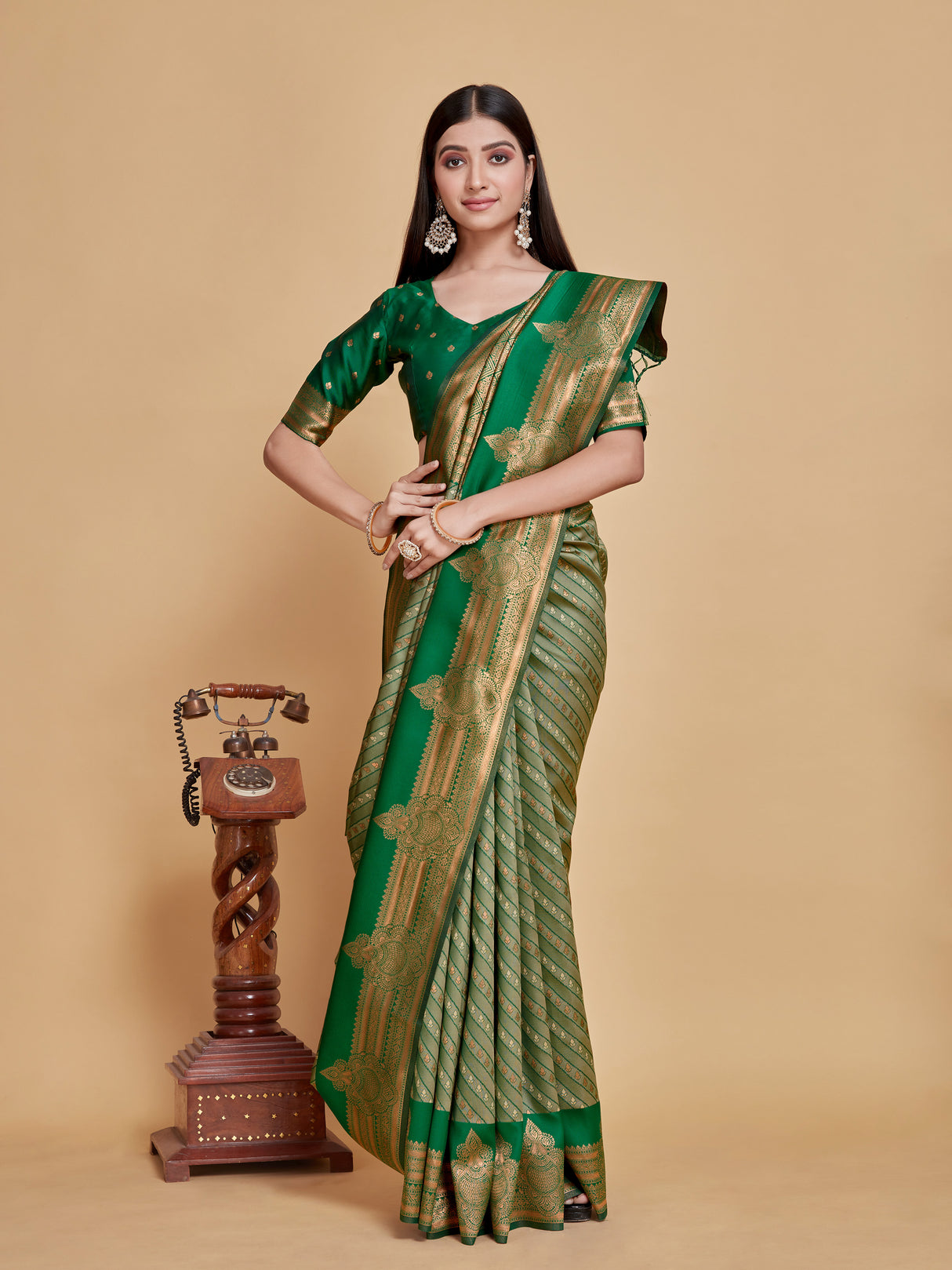 Mimosa Women's Woven Design Kanjivaram Style Art Silk Saree With Blouse Piece : SA00001252GRNFREE