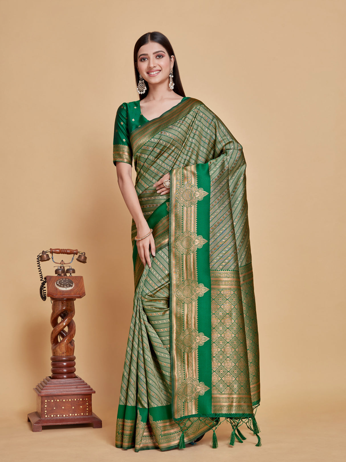 Mimosa Women's Woven Design Kanjivaram Style Art Silk Saree With Blouse Piece : SA00001252GRNFREE